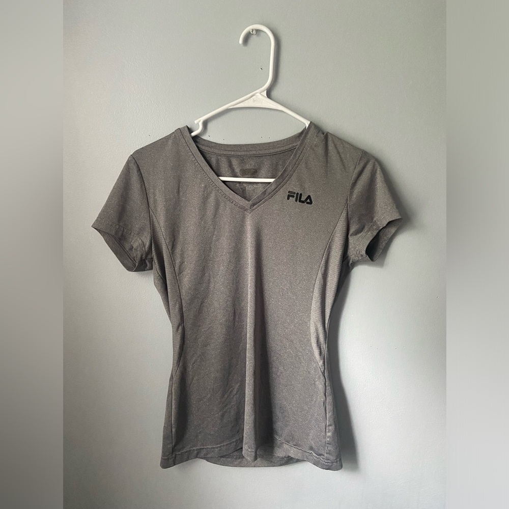 🌟 FREE IF BUNDLED grey Fila tee
